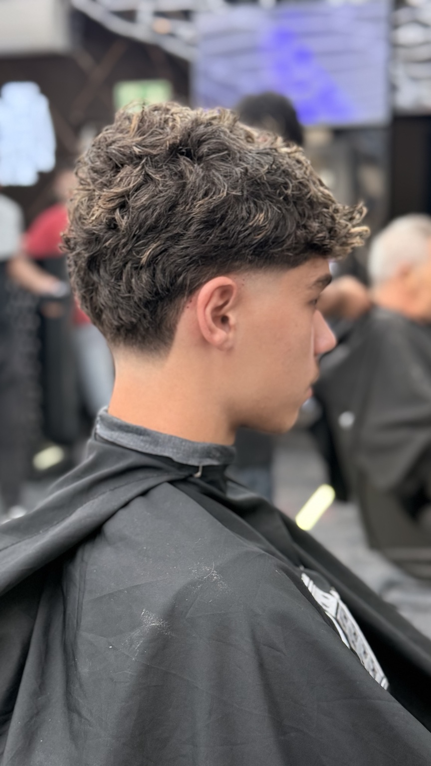 Lockiger Taper Fade