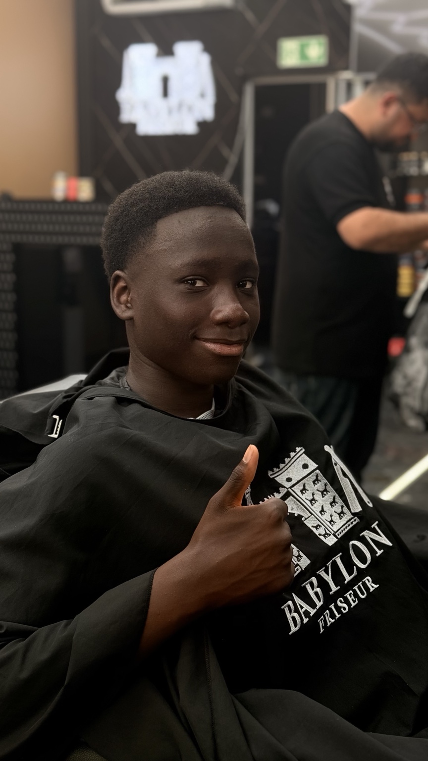 Sauberer Afro Fade